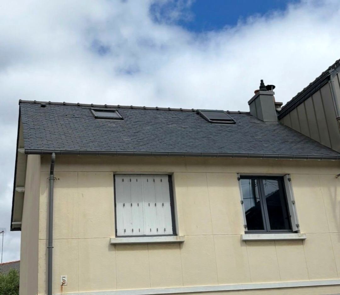 Après travaux — Démoussage de toiture — maison de bourg, chantier STROPPE en Ille-et-Vilaine
