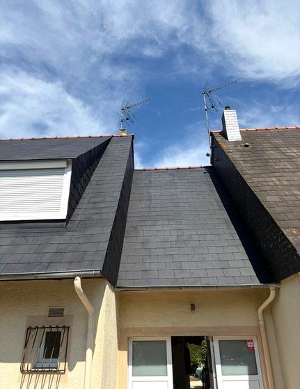 Croupe et arêtiers en ardoise sur pignon — chantier STROPPE, couvreur en Ille-et-Vilaine